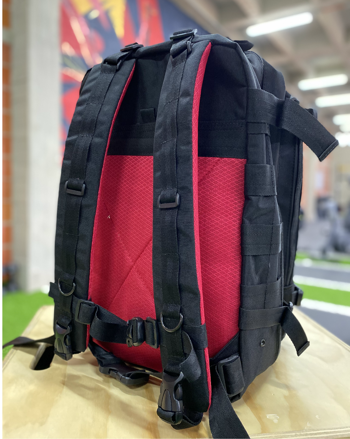 Morral táctico 45lt. (negro rojo)