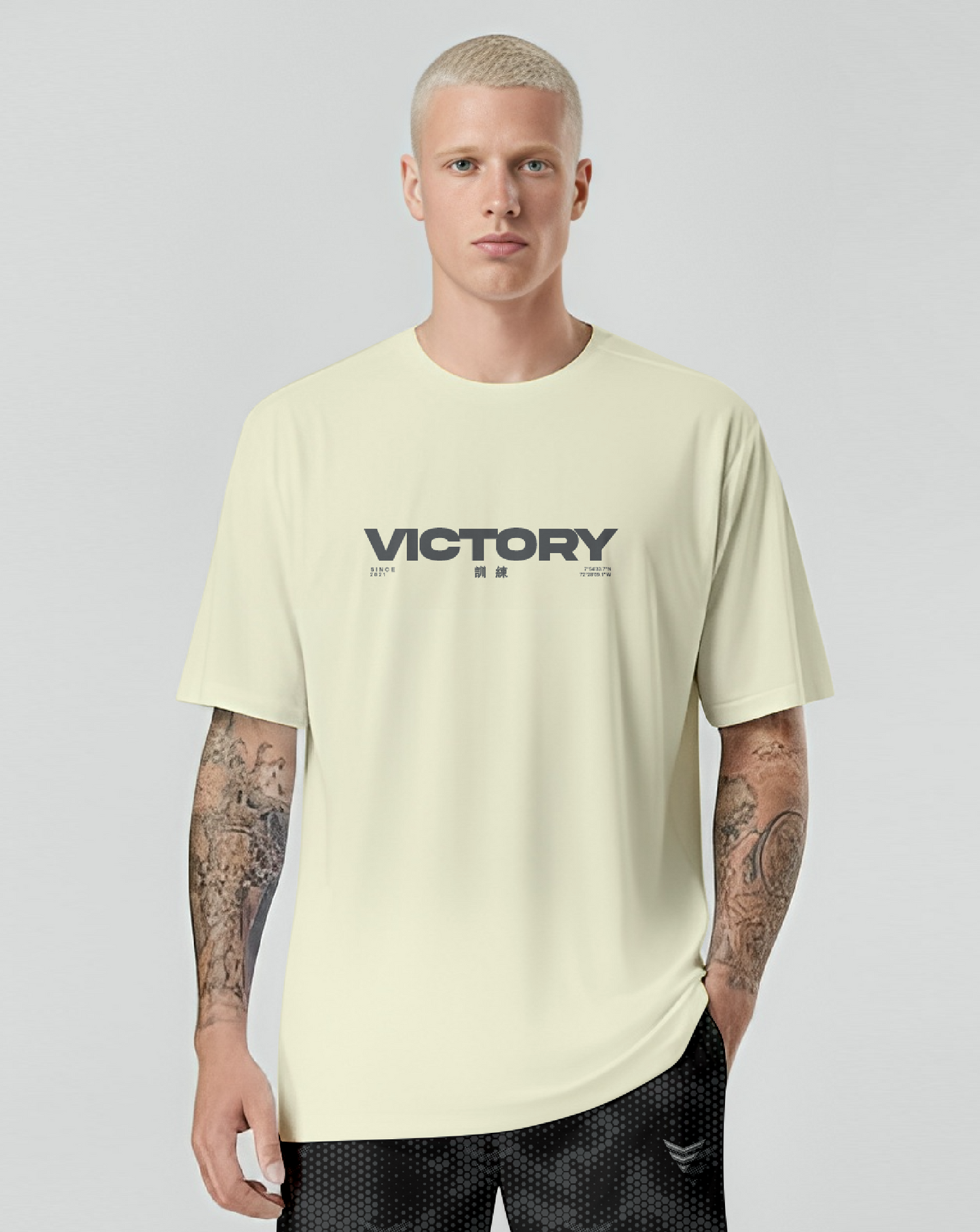 Camiseta oversize (victory space marfil)
