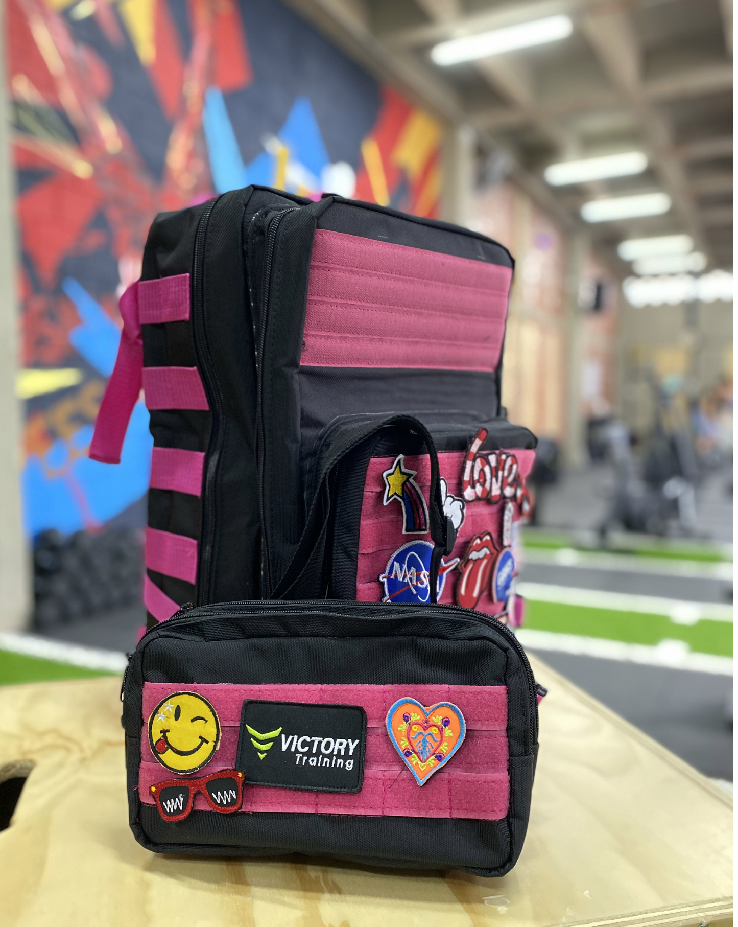 Morral táctico 45lt. (negro rosa)